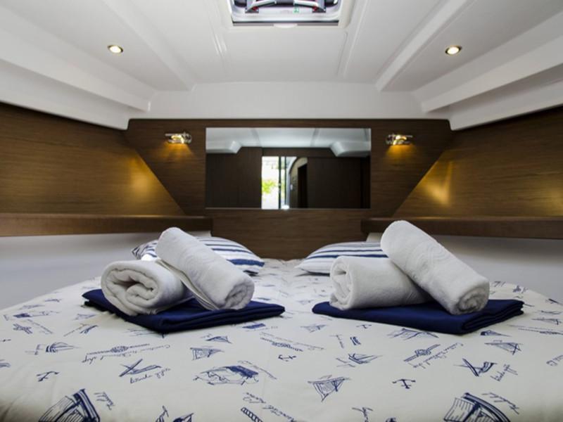 Book yachts online - motorboat - Antares 36 - Solavis - rent
