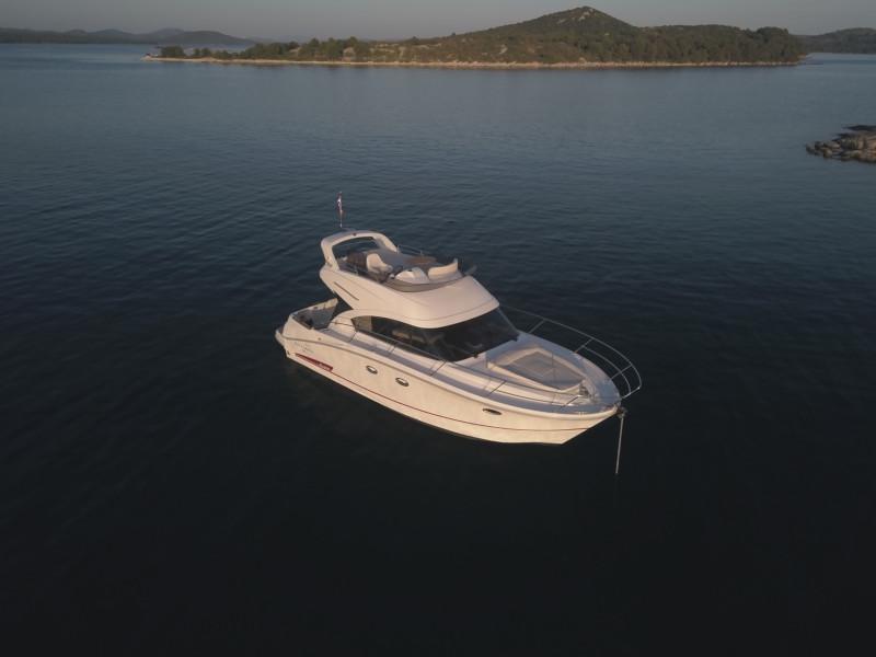 Book yachts online - motorboat - Antares 36 - Solavis - rent