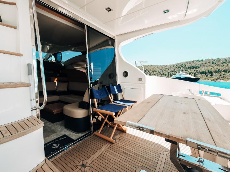 Book yachts online - motorboat - Azimut 43 Fly - Lou Ann - rent
