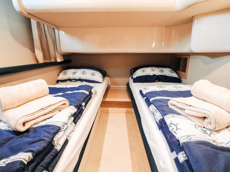 Book yachts online - motorboat - Azimut 43 Fly - Lou Ann - rent