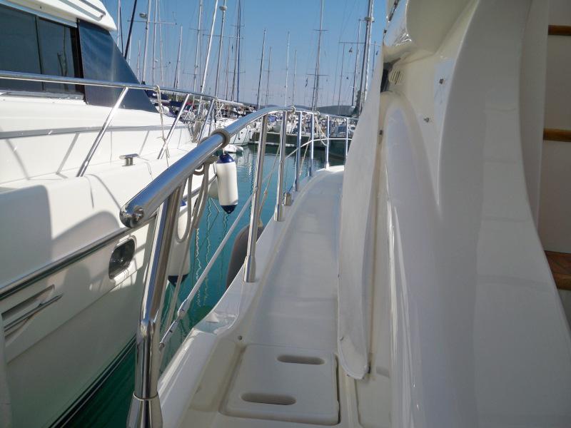 Book yachts online - motorboat - Azimut 43 Fly - Lou Ann - rent