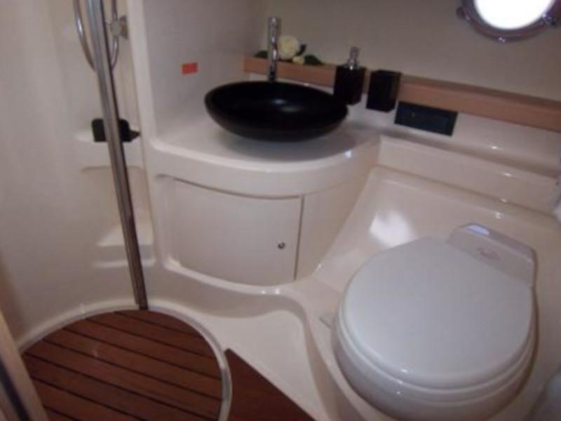 Book yachts online - motorboat - Azimut 43 Fly - Lou Ann - rent