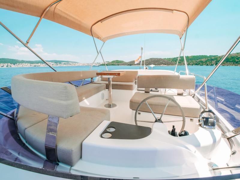 Book yachts online - motorboat - Bavaria E40 Fly - Danijela - rent