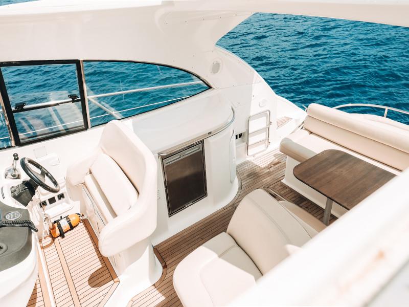 Book yachts online - motorboat - Bavaria 42 HT - HELENA V - rent