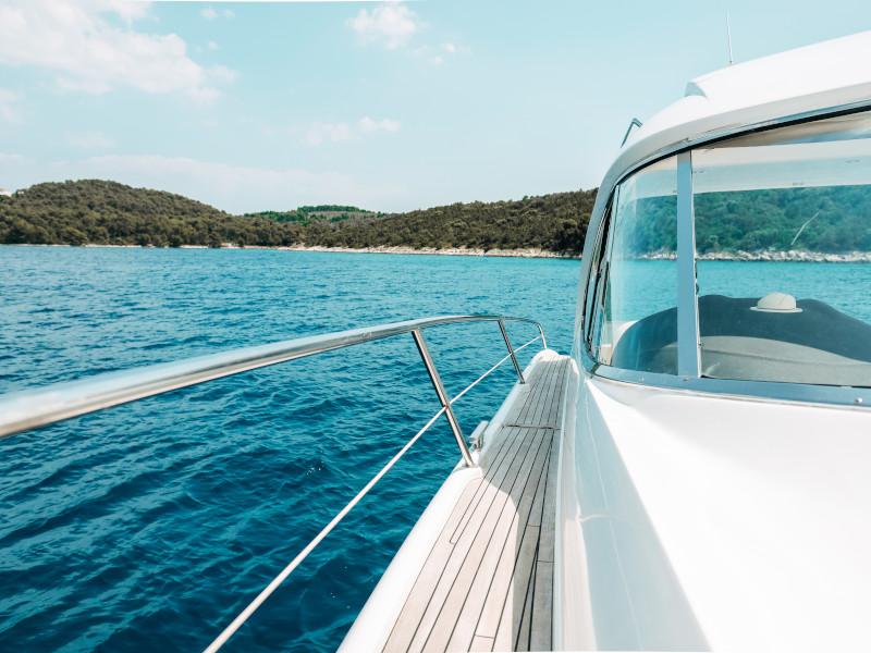 Book yachts online - motorboat - Bavaria 42 HT - HELENA V - rent