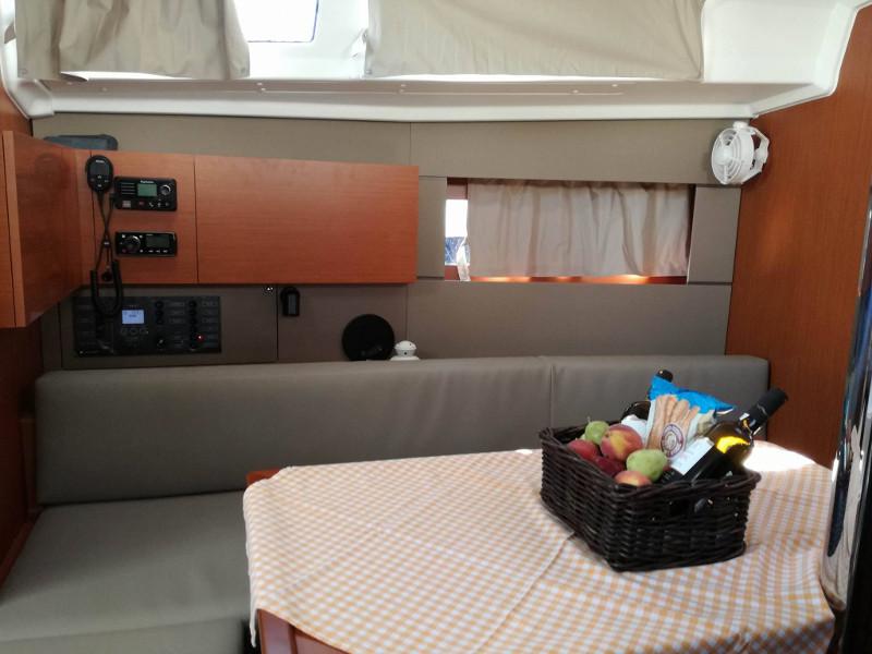 Book yachts online - sailboat - Oceanis 38.1 - Zeus - rent