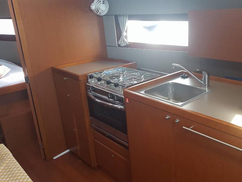 Book yachts online - sailboat - Oceanis 38.1 - Zeus - rent