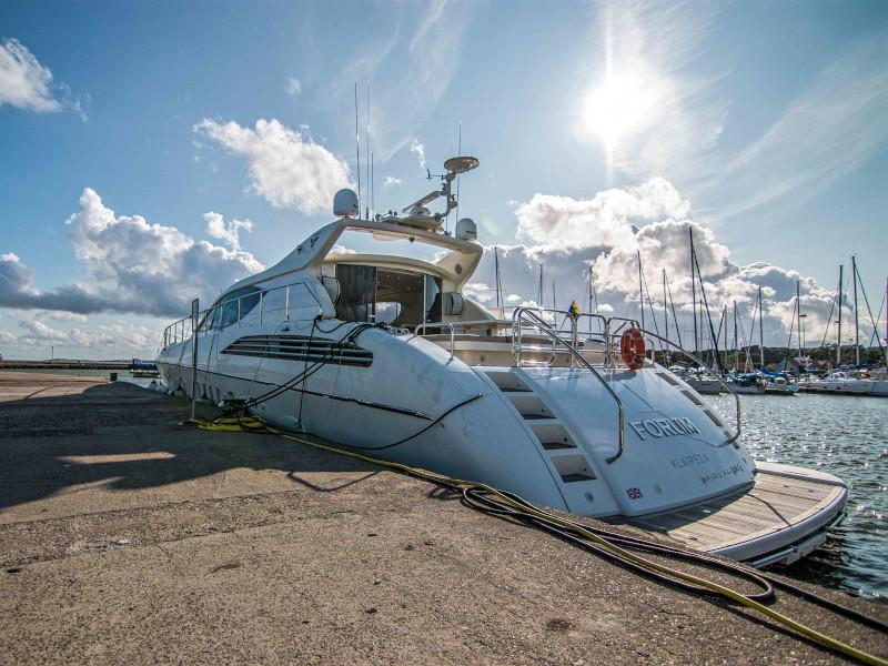 Book yachts online - motorboat - Leopard 24M - LEOPARD FORUM 24M (BALTIC SEA) - rent