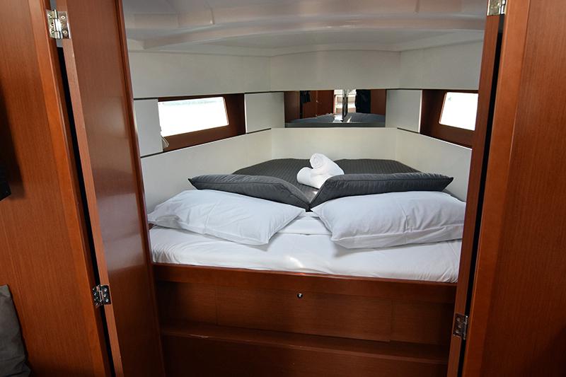 Book yachts online - sailboat - Oceanis 38.1 - Iris - rent