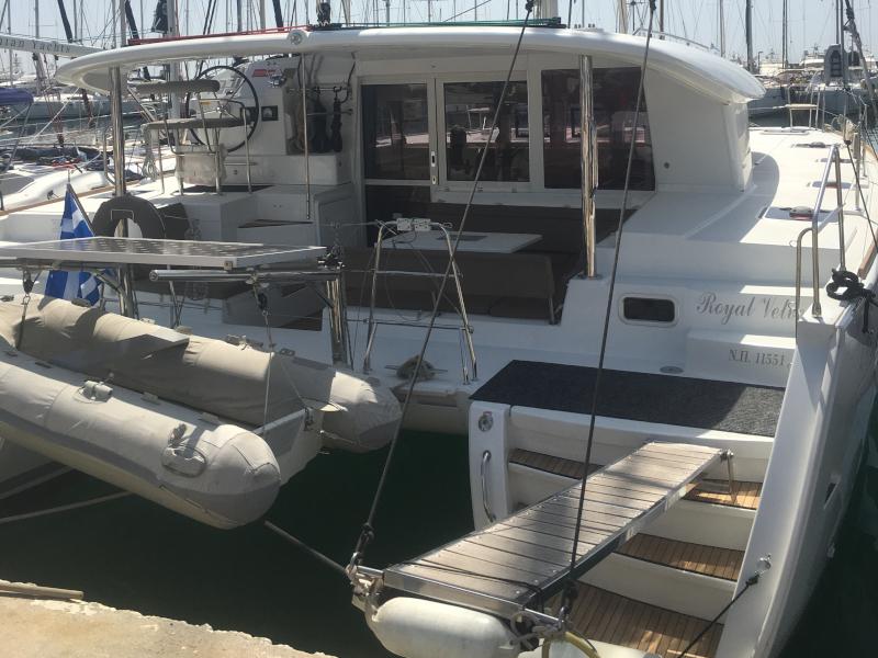 Book yachts online - catamaran - Lagoon 400 S2 - Royal Velvet - rent