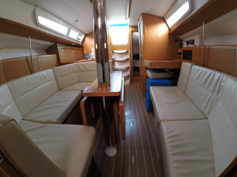 Book yachts online - sailboat - Sun Odyssey 36i - Agatha  - rent
