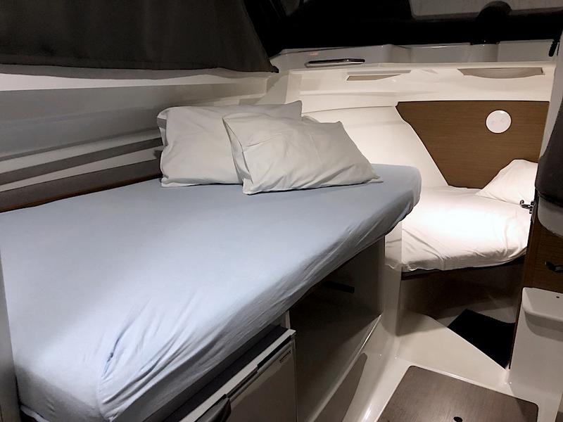 Book yachts online - motorboat - Merry Fisher 695 - DiV - rent