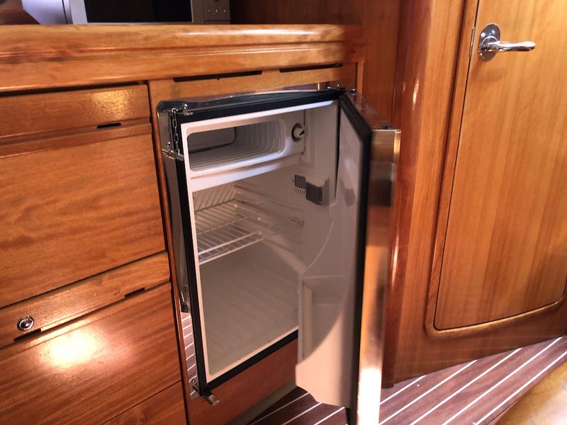 Book yachts online - motorboat - Bavaria 32 Sport - Julie - rent