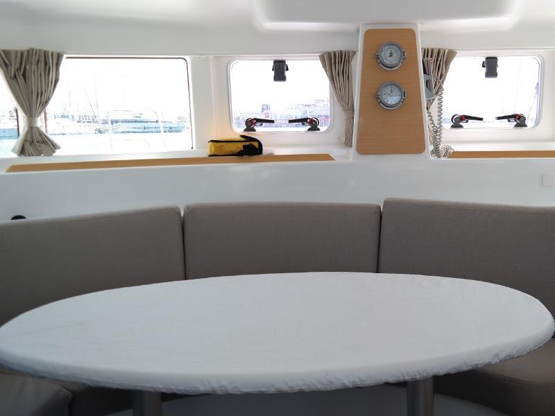 Book yachts online - catamaran - Lagoon 380 - My Elisabeth - rent