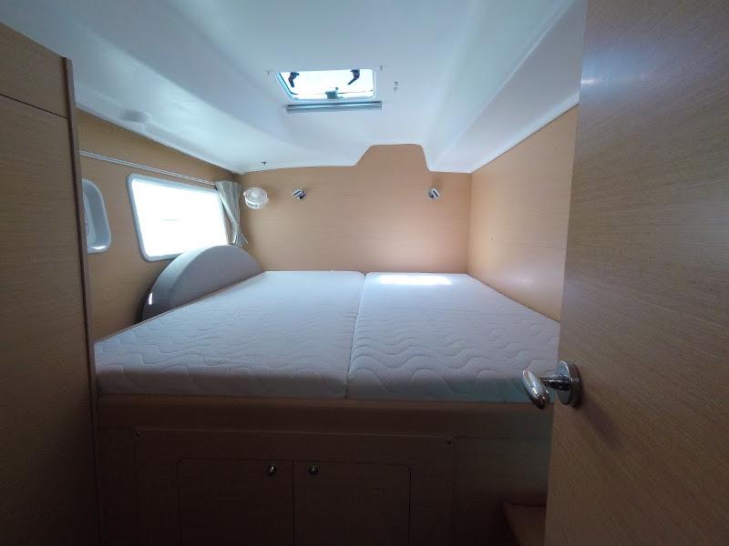 Book yachts online - catamaran - Lagoon 380 - My Elisabeth - rent