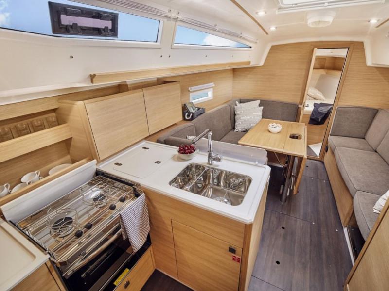 Book yachts online - sailboat - Elan E4 - Dolphin - rent