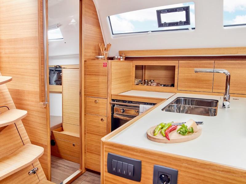 Book yachts online - sailboat - Elan Impressin 40.1 - Kate - rent