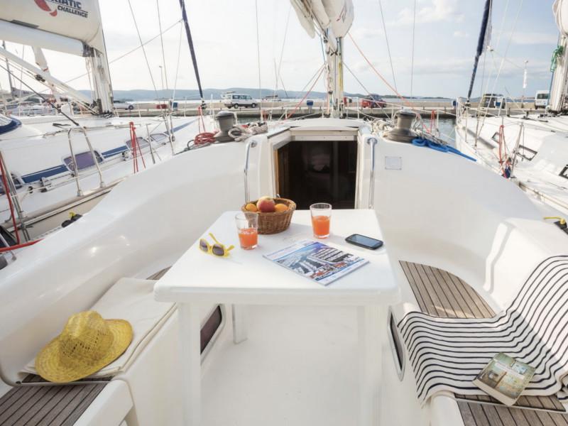 Book yachts online - sailboat - Bavaria 42 Match - Sidney - rent