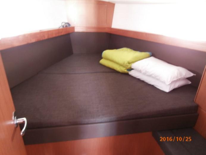 Book yachts online - sailboat - Bavaria Cruiser 37 - Mattina - rent