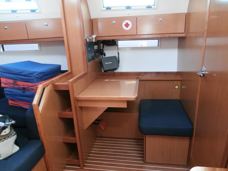 Book yachts online - sailboat - Bavaria Cruiser 40 - Monika - rent