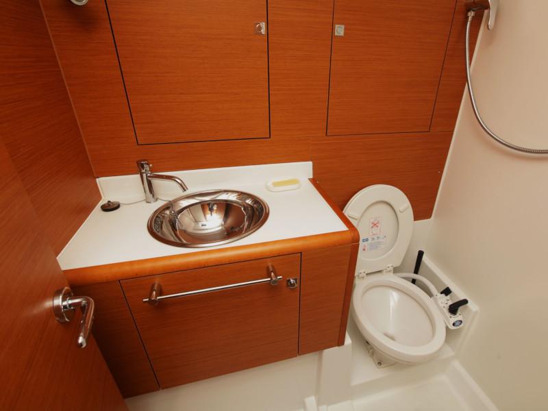 Book yachts online - sailboat - Sun Odyssey 439 - James - rent