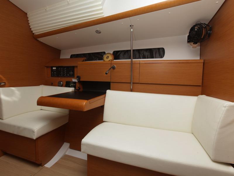 Book yachts online - sailboat - Sun Odyssey 439 - James - rent
