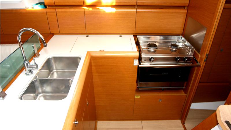 Book yachts online - sailboat - Sun Odyssey 389 - Ace of Spades - rent