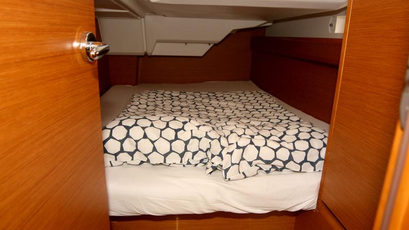Book yachts online - sailboat - Sun Odyssey 389 - Ace of Spades - rent