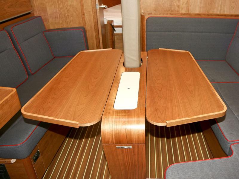Book yachts online - sailboat - Dehler 42 - Ella - rent