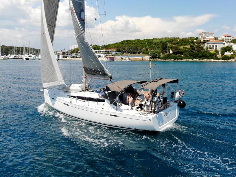 Book yachts online - sailboat - Dehler 42 - Vivid - rent