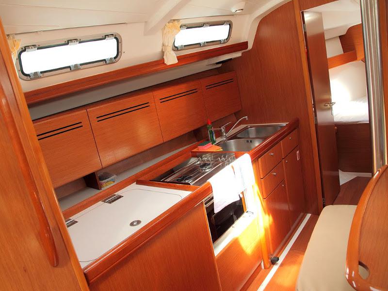 Book yachts online - sailboat - Beneteau Cyclades 39.3 - PHAROS - rent