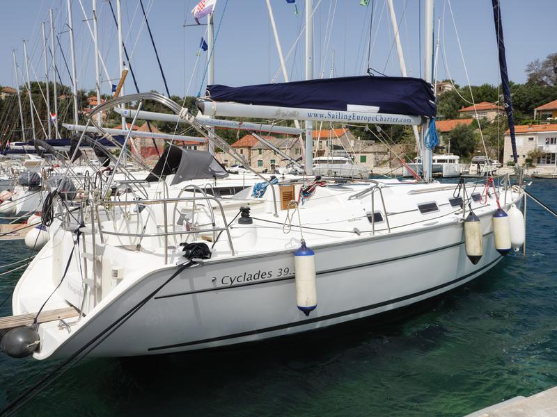Book yachts online - sailboat - Beneteau Cyclades 39.3 - Patagonia - rent