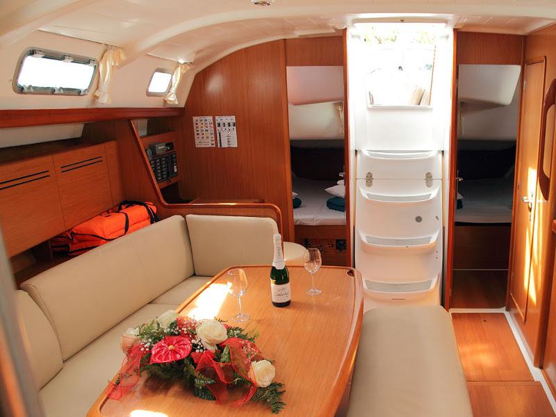 Book yachts online - sailboat - Beneteau Cyclades 43.4 - HIMALAYA - rent