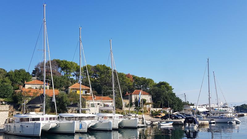 Book yachts online - sailboat - Beneteau Cyclades 43.4 - HIMALAYA - rent