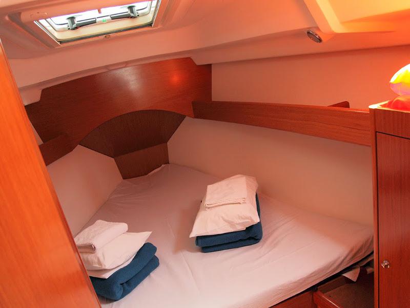 Book yachts online - sailboat - Beneteau Cyclades 43.4 - HIMALAYA - rent