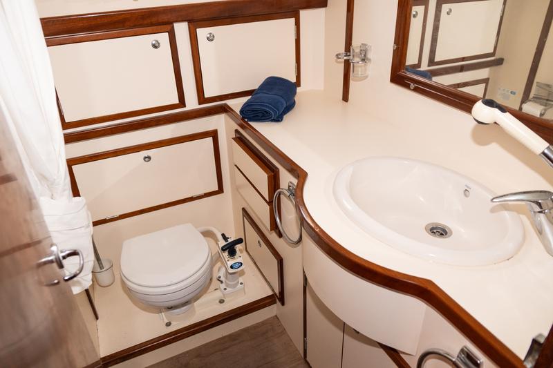 Book yachts online - motorboat - Menorquin 150 - Buccara IX - rent