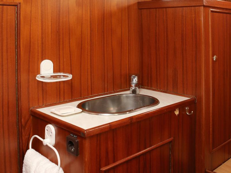 Book yachts online - motorboat - Valk Voyager 1400 - Calypso - rent