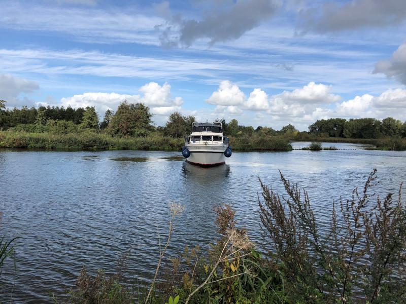 Book yachts online - motorboat - Valk Voyager 1400 - Calypso - rent