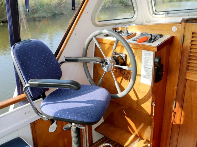 Book yachts online - motorboat - Curtevenne 830 - Haedi - rent