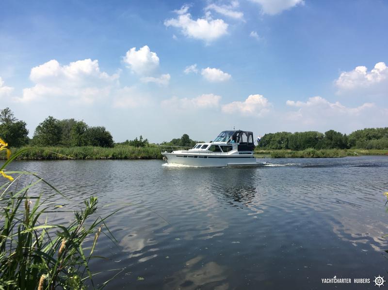 Book yachts online - motorboat - Pedro Solano 33 - Callisto - rent