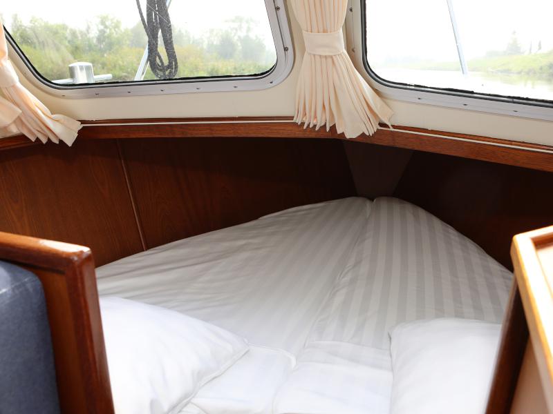 Book yachts online - motorboat - Pedro 800 - Austalis - rent