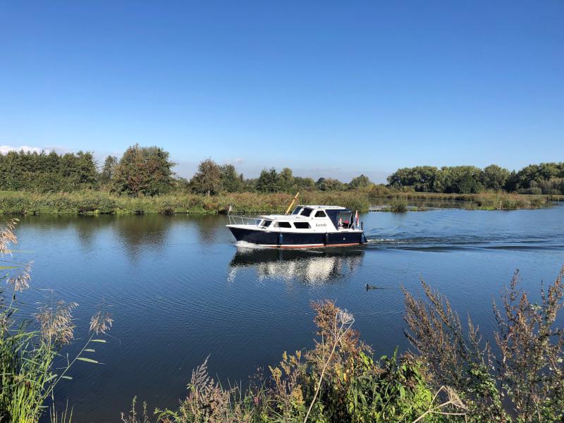 Book yachts online - motorboat - Pedro 800 - Austalis - rent