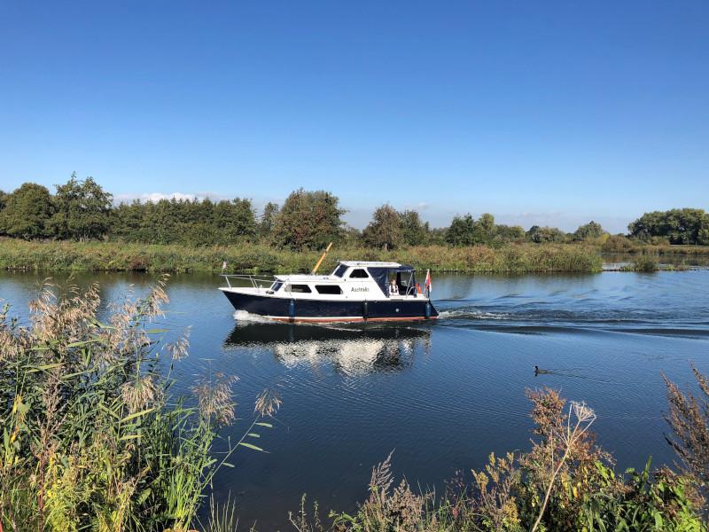 Book yachts online - motorboat - Pedro 800 - Austalis - rent