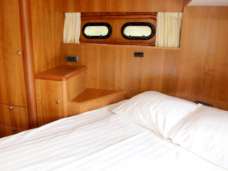 Book yachts online - motorboat - Pacific Allure 155 - Royal - rent