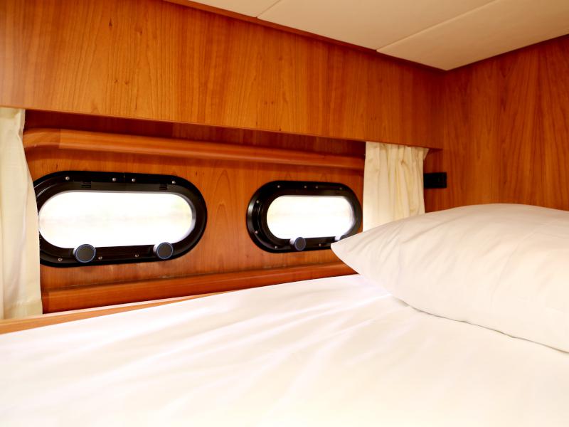 Book yachts online - motorboat - Pacific Allure 155 - Royal - rent