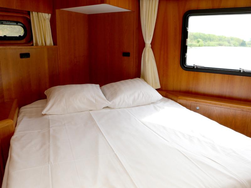 Book yachts online - motorboat - Pacific Allure 155 - Royal - rent