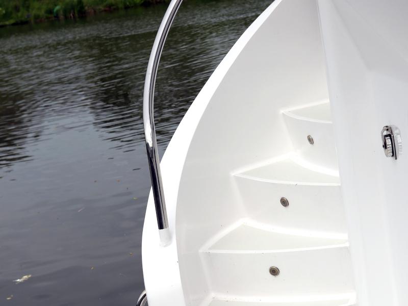 Book yachts online - motorboat - Pacific Allure 155 - Royal - rent