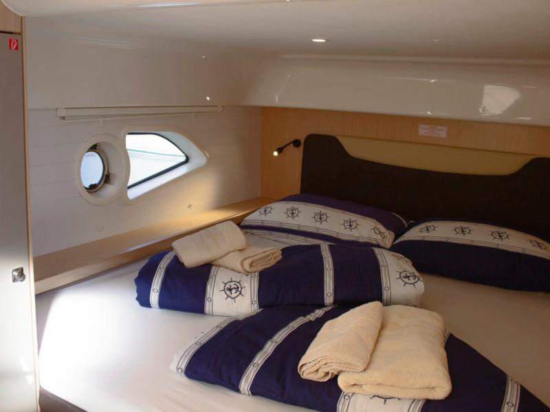 Book yachts online - motorboat - Bavaria E40 Fly - Danijela - rent