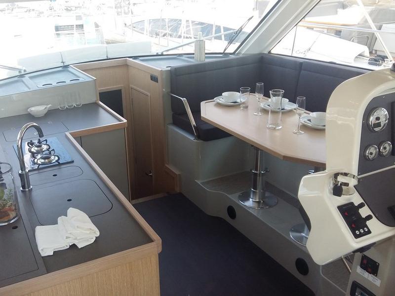 Book yachts online - motorboat - Bavaria E40 Fly - Danijela - rent