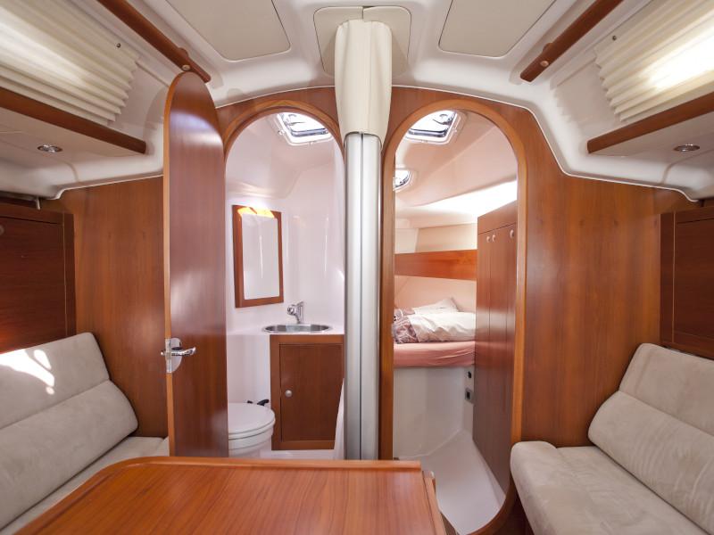 Book yachts online - sailboat - Salona 37 - Red Zeppelin - rent